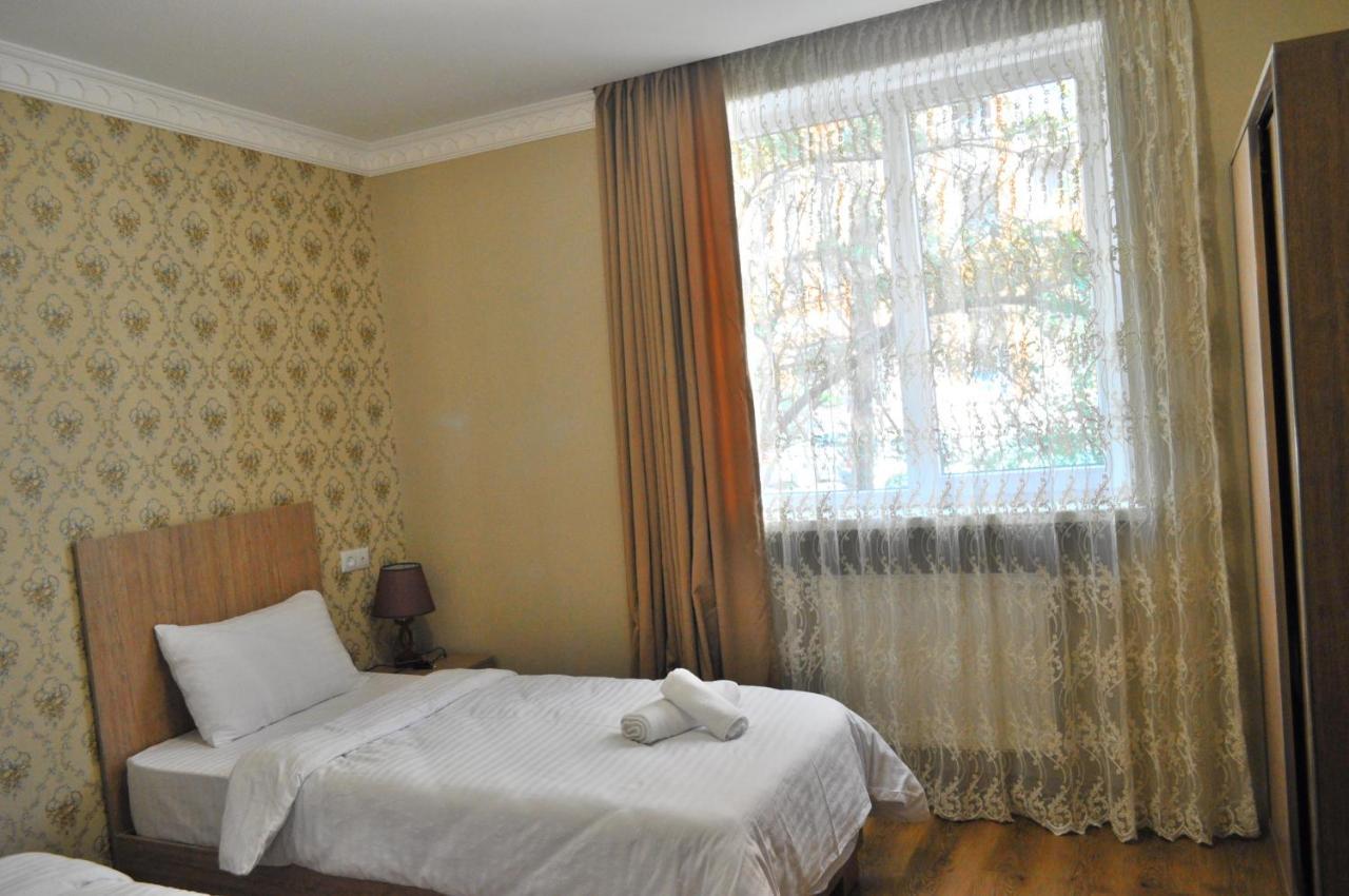 Hotel Dany Tbilisi Bagian luar foto