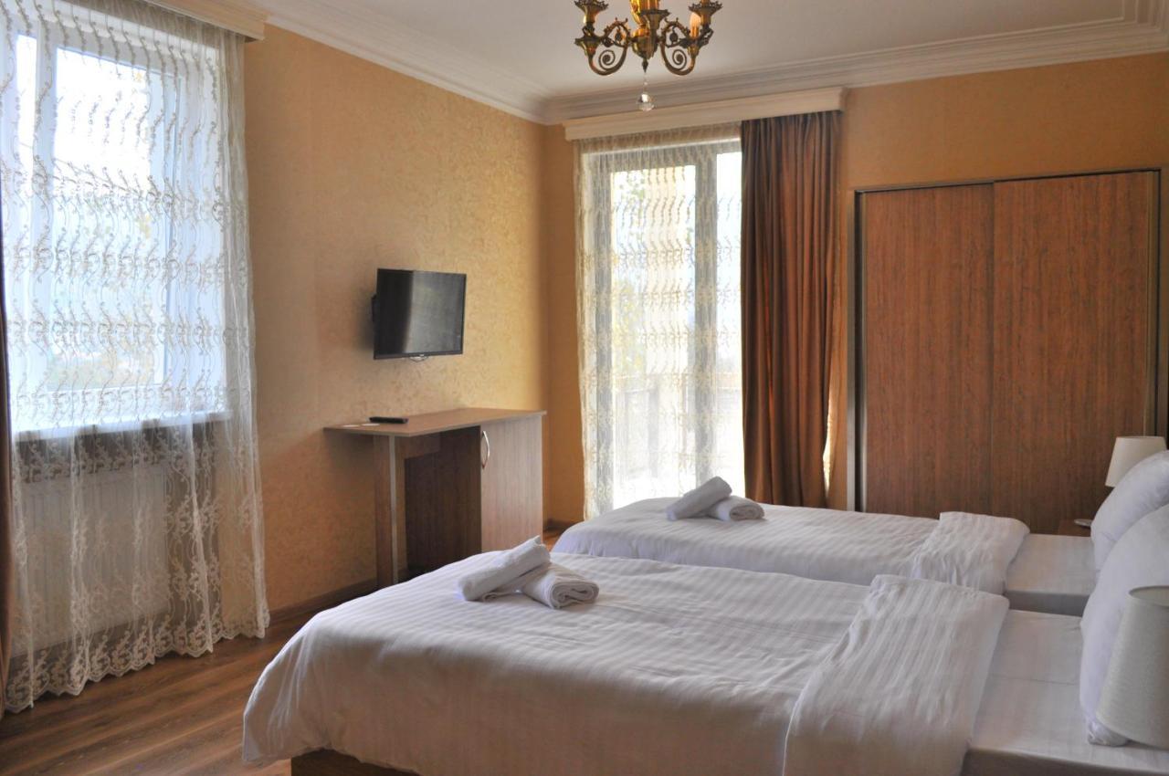 Hotel Dany Tbilisi Bagian luar foto